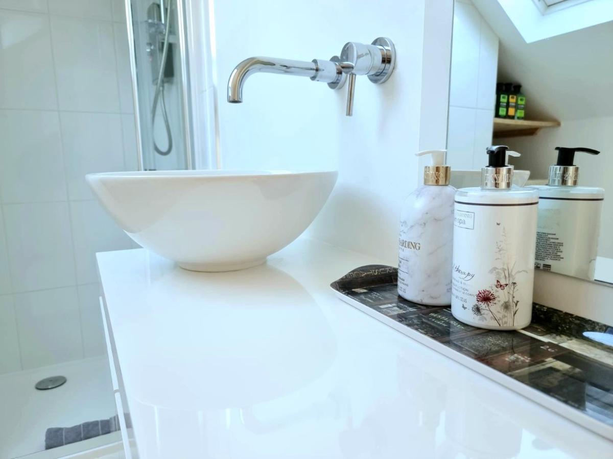West Hill Retreat Seaview Balcony Chic Loft Studio & Free Parking Hastings Buitenkant foto
