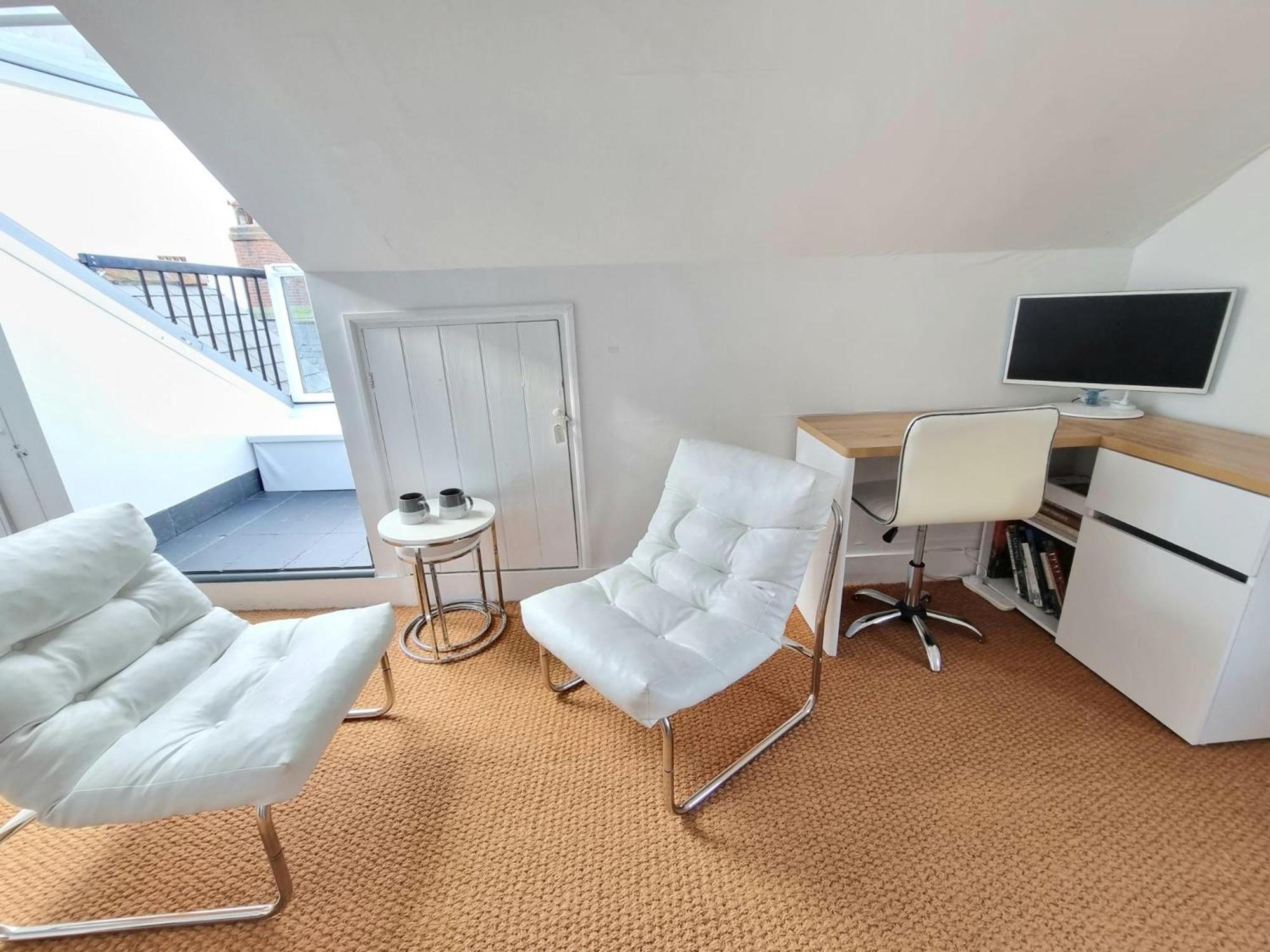 West Hill Retreat Seaview Balcony Chic Loft Studio & Free Parking Hastings Buitenkant foto
