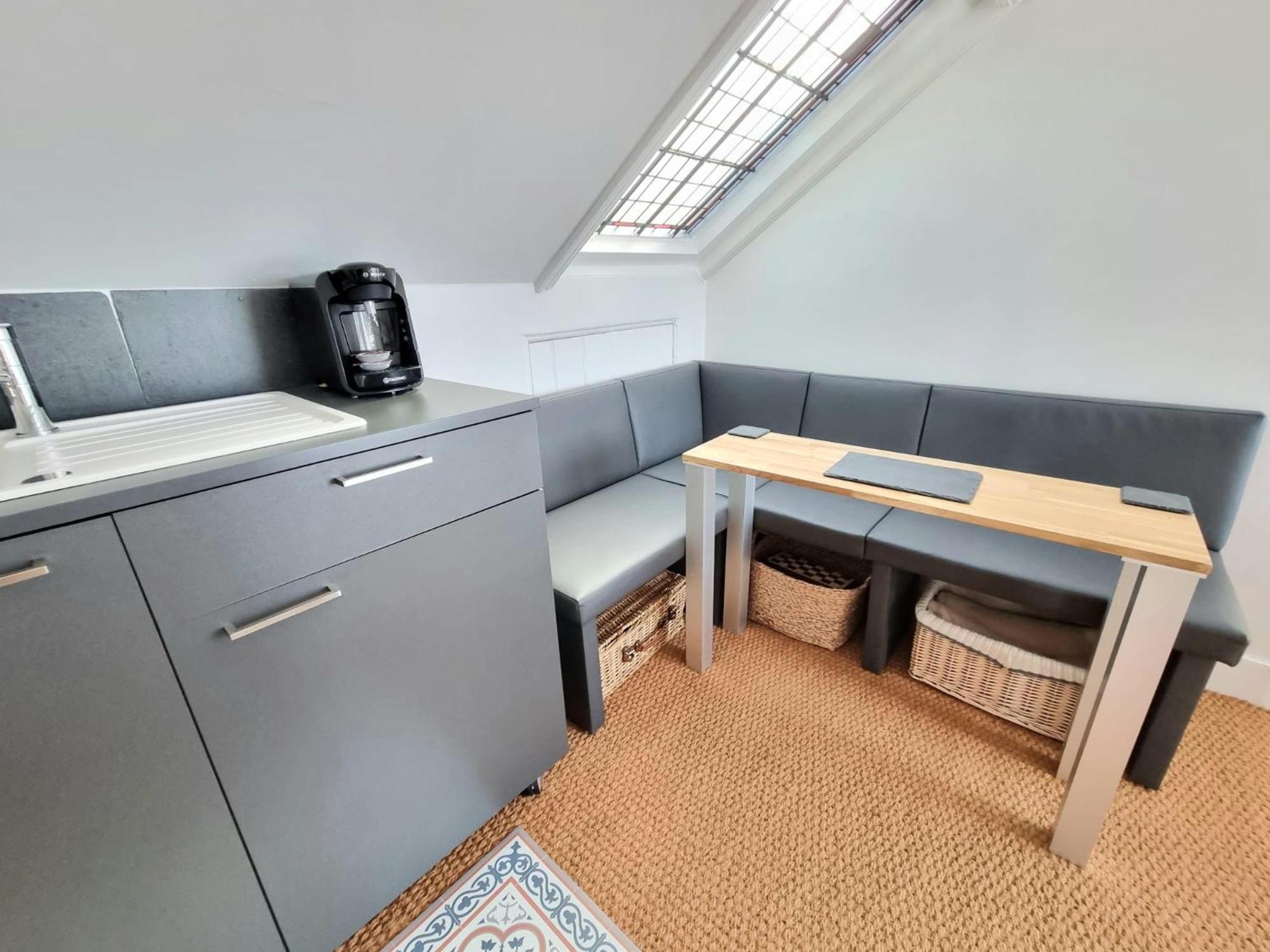 West Hill Retreat Seaview Balcony Chic Loft Studio & Free Parking Hastings Buitenkant foto