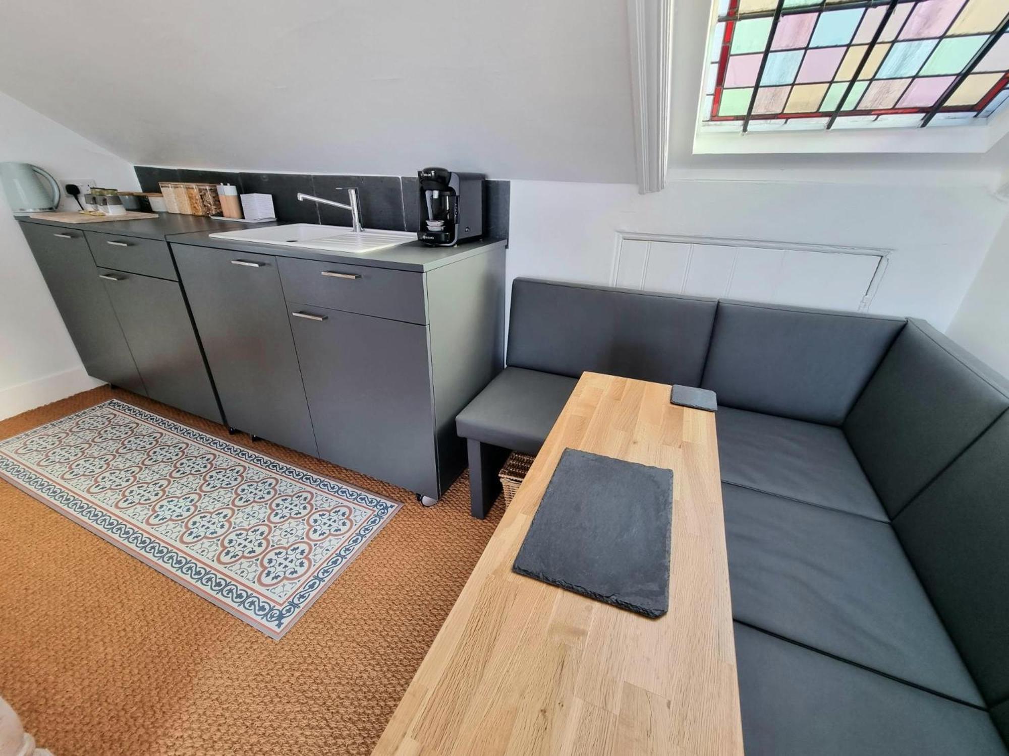 West Hill Retreat Seaview Balcony Chic Loft Studio & Free Parking Hastings Buitenkant foto